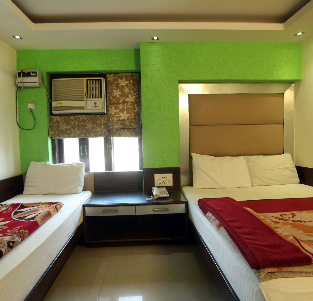 Hotel Shri Vinayak In Centre At Railway Station-by Rcg New Delhi